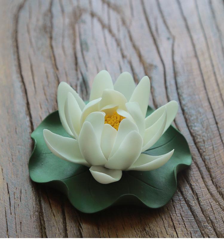 Hoa Sen Gốm Trắng Trang Trí