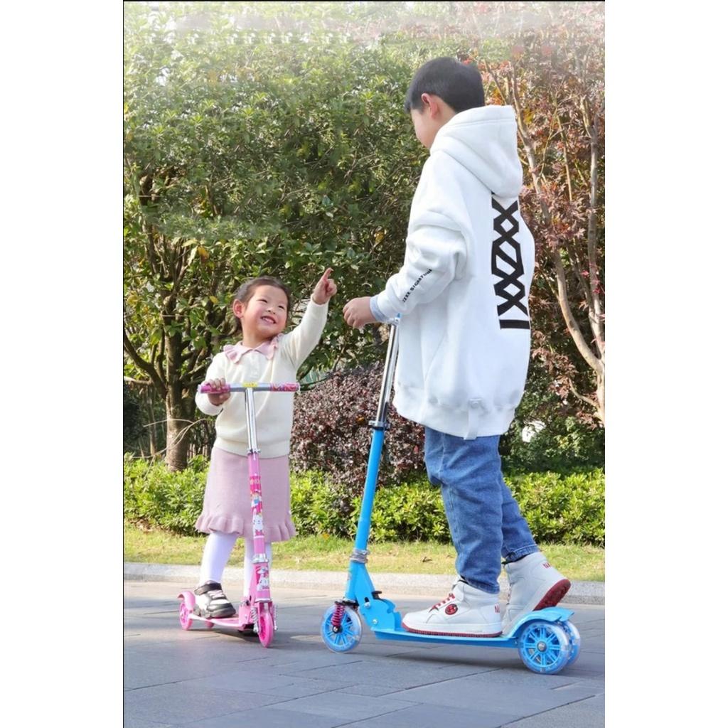 Xe trượt Scooter, Xe trượt phát sáng cho bé từ 3 - 8 tuổi chịu được tải trọng 100kg có 3 bánh