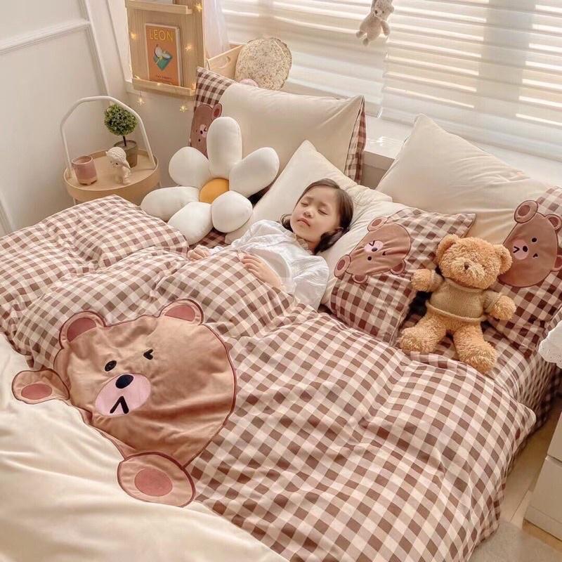 BỘ CHĂN GA GỐI NỈ SỮA GẤU TEDDY PHỐI KẺ DỄ THƯƠNG