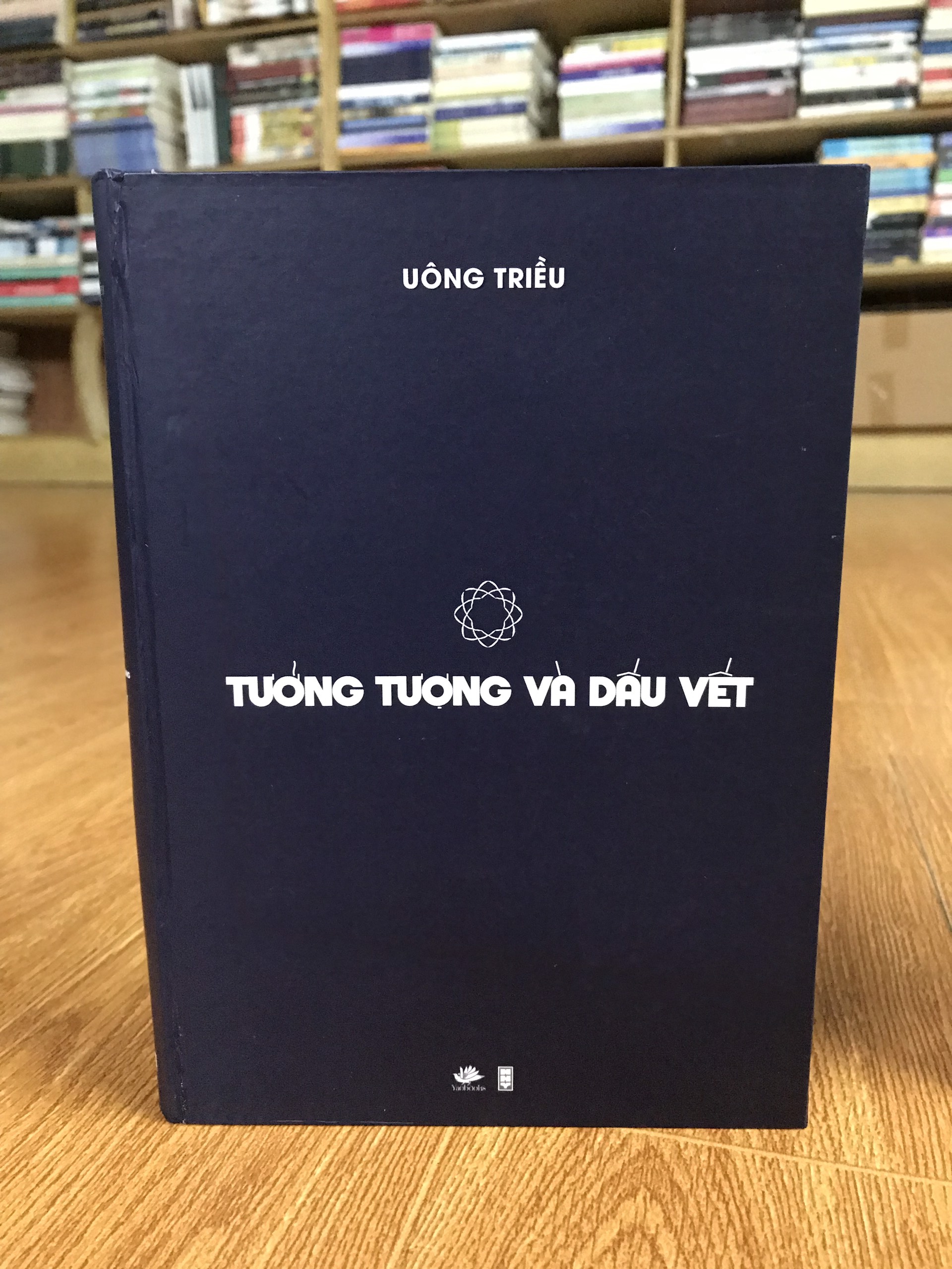 Combo sách văn học: Triệu Phú Khu Ổ Chuột + Tưởng Tượng Và Dấu Vết (tặng kèm bookmark)