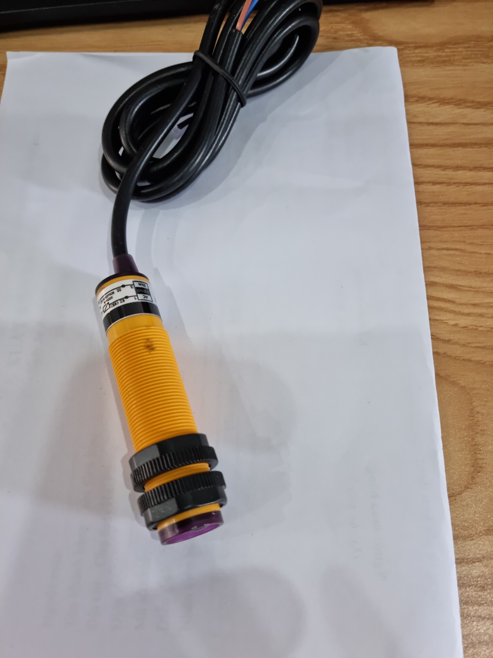 Cảm biến quang E3F-DS30Y1 NO 90 to 250 VAC