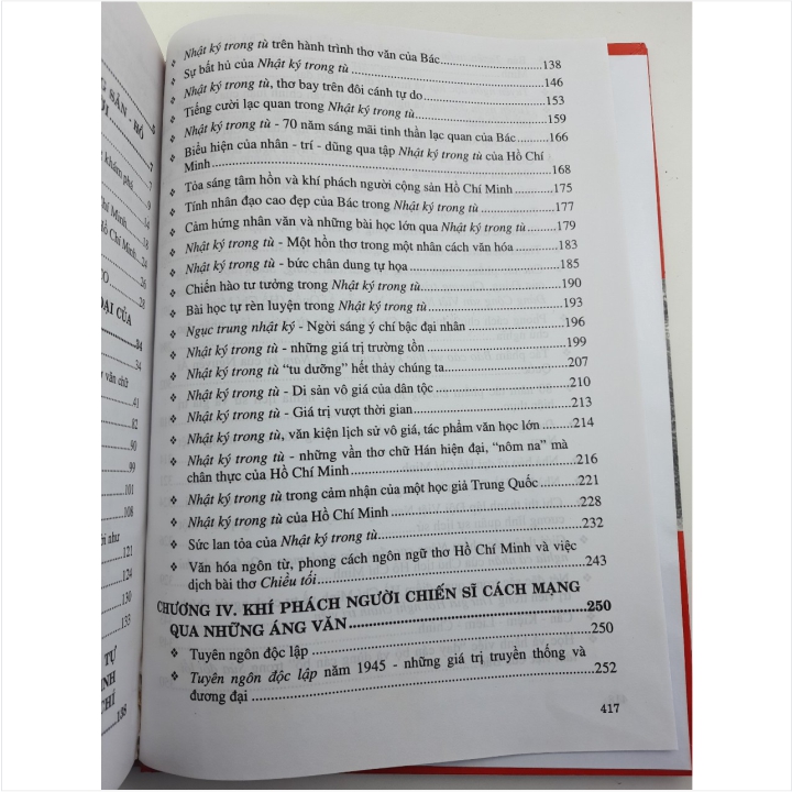 Sách Khí Phách Người Chiến Sĩ Cách Mạng Vĩ Đại Trong Lời Văn, Ý Thơ Của Hồ Chí Minh - V637P