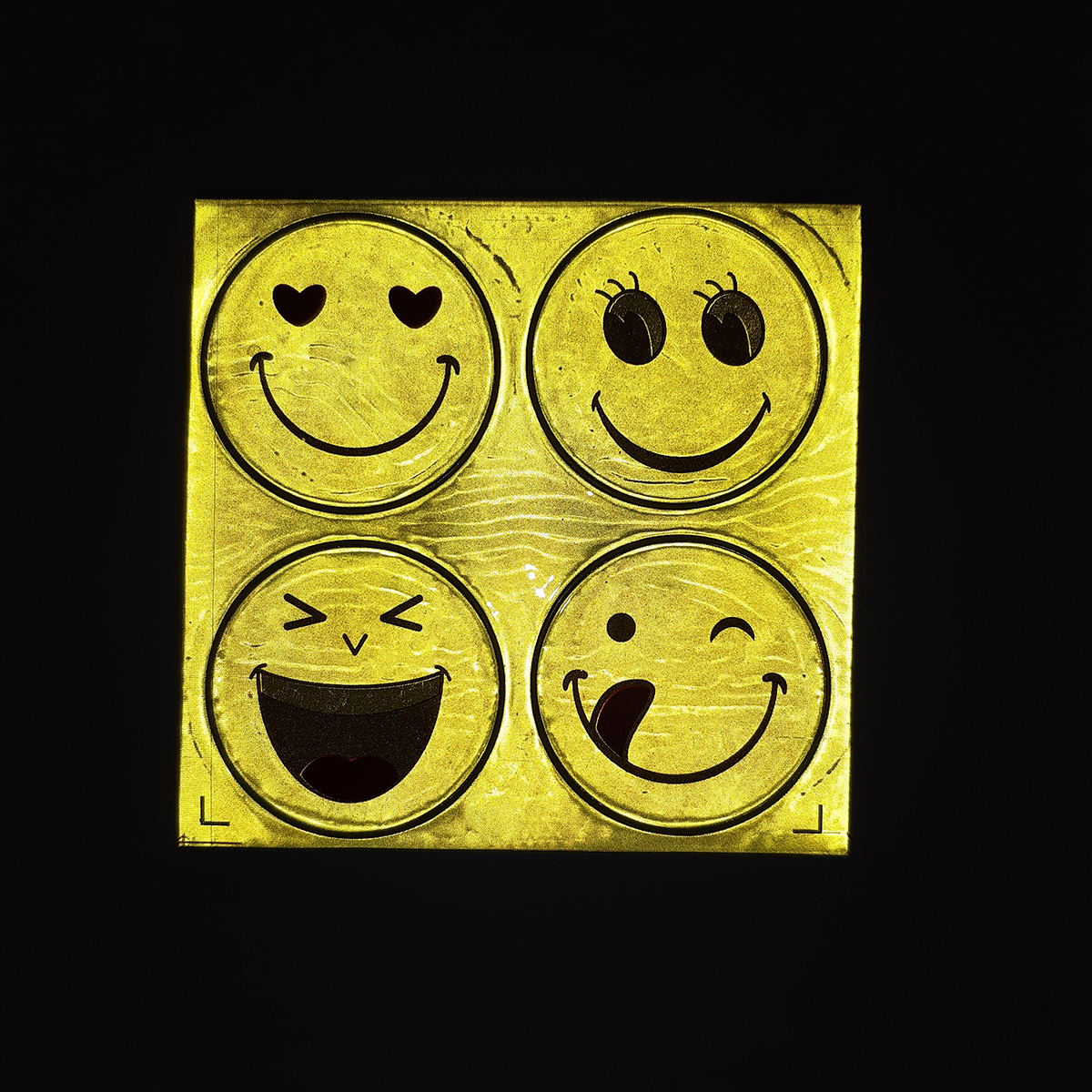 Tấm Sticker dán phản quang 4 hình mặt cười