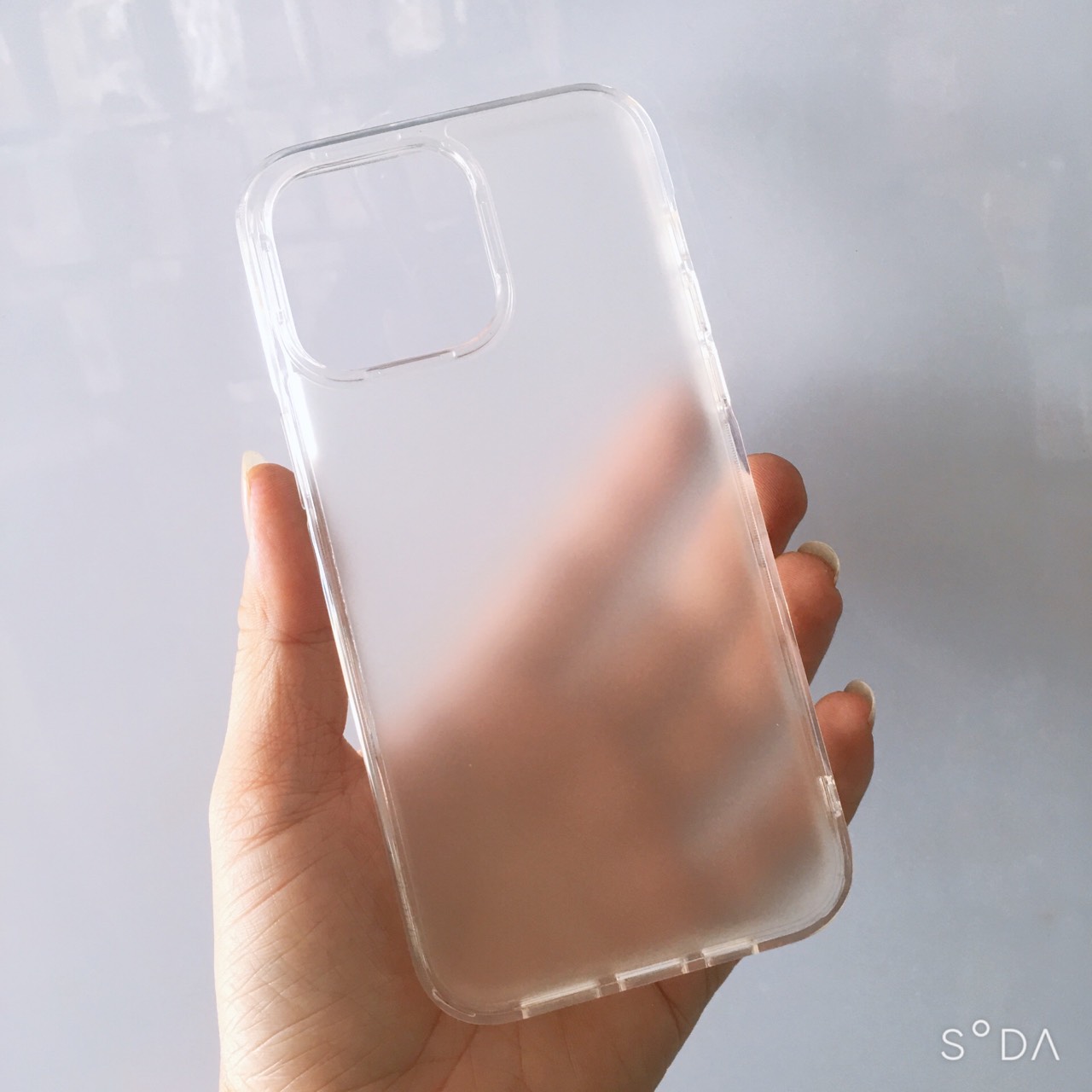 Ốp lưng Likgus trong nhám chống sốc không ố màu dành cho iPhone 14 Pro / 14 Pro Max