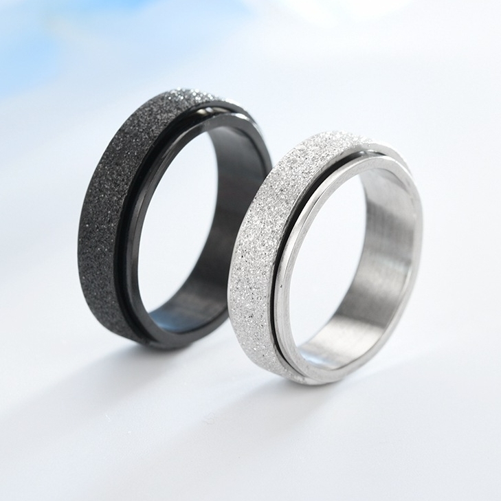 Nhẫn thép không gỉ bề mặt 6 mm xoay tròn mặt cá tính