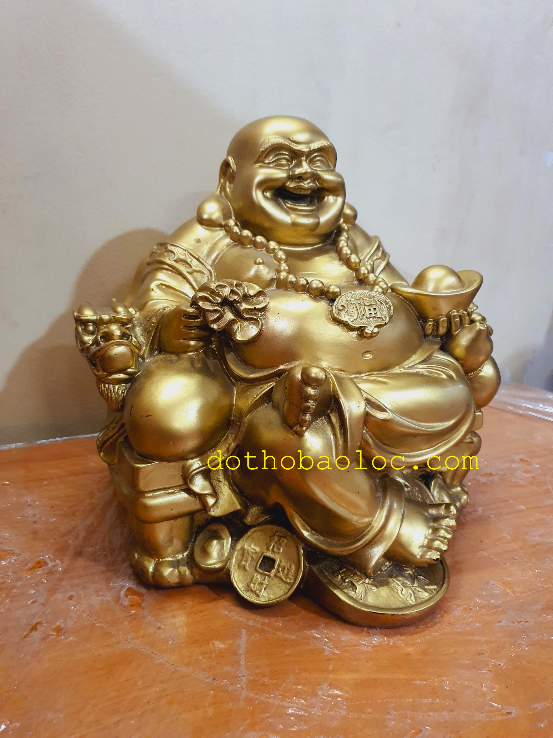 Tượng Di Lặc bột đá cầm thỏi vàng cao 28cm