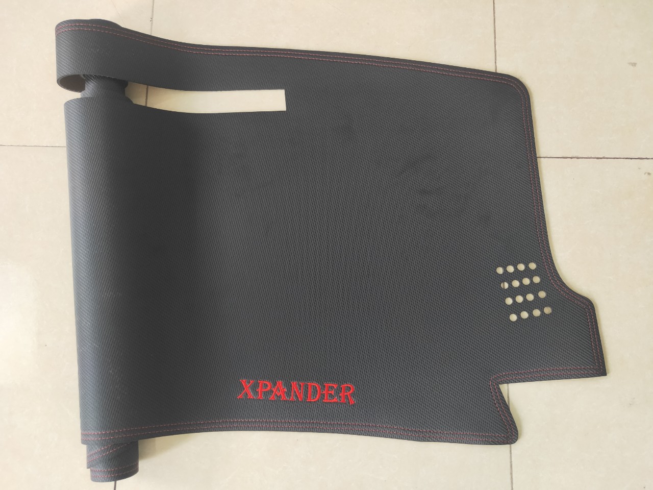 Thảm Taplo Xe Mitsubishi XPANDER 2018-2022 loại da dày cao cấp 3 lớp chống trượt Da Carbon đen