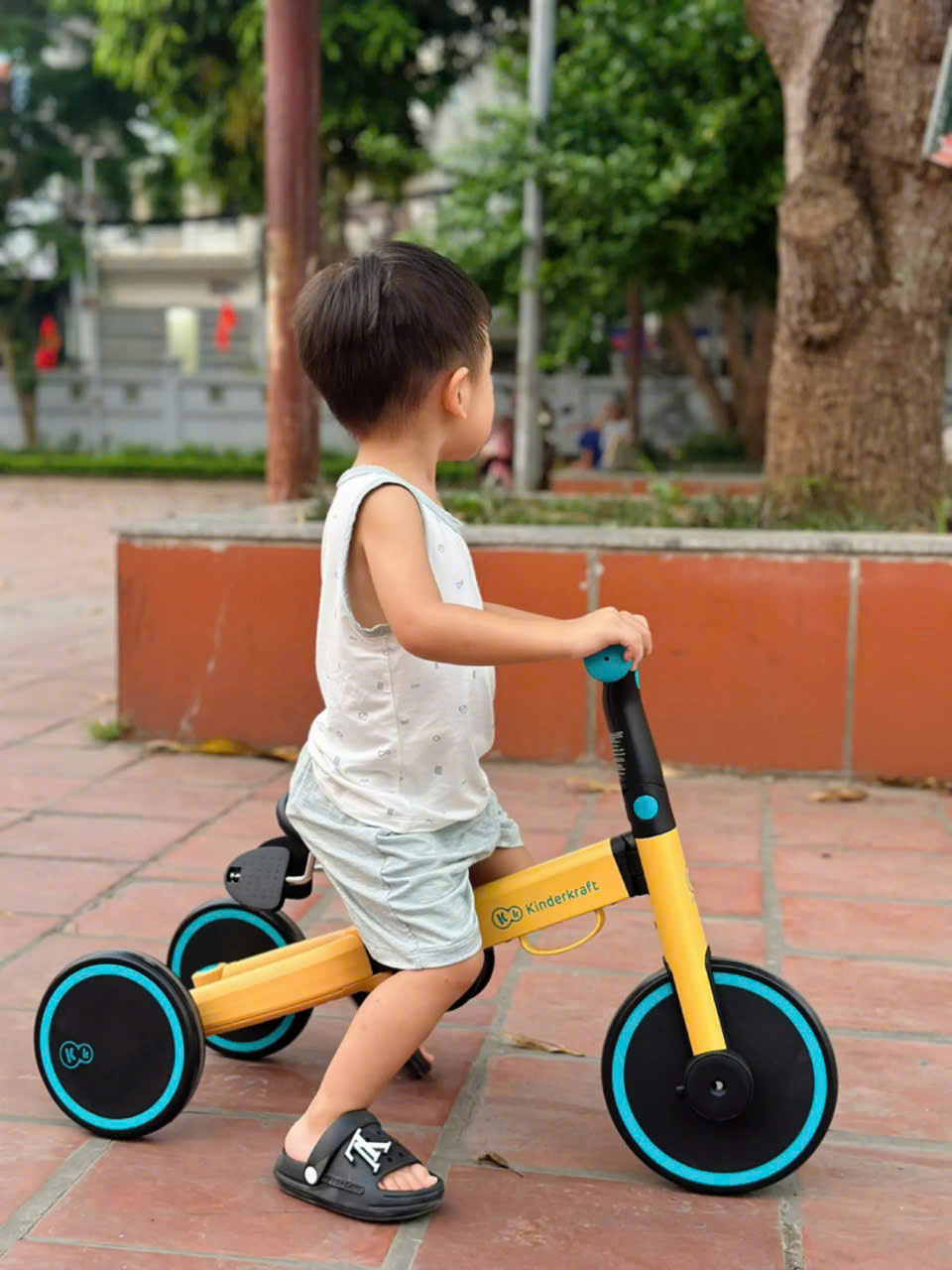 xe đạp 3 bánh cho bé từ 1 tuổi trở lên bằng thép 3 chức năng Kinderkraft 4trike