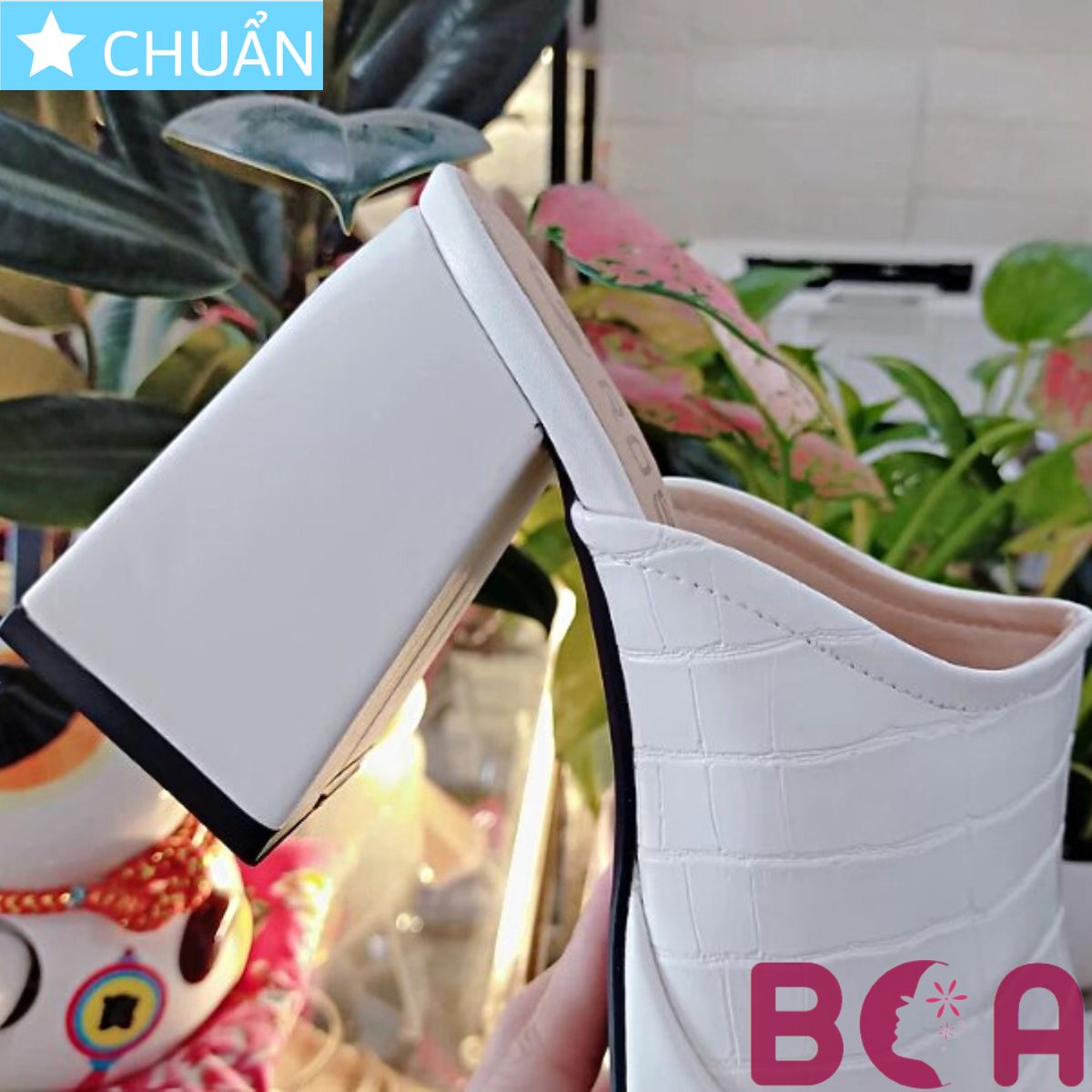 Dép sục nữ 8p RO451 ROSATA tại BCASHOP sục hở mũi, da tạo vân và đế vuông cách điệu - màu trắng