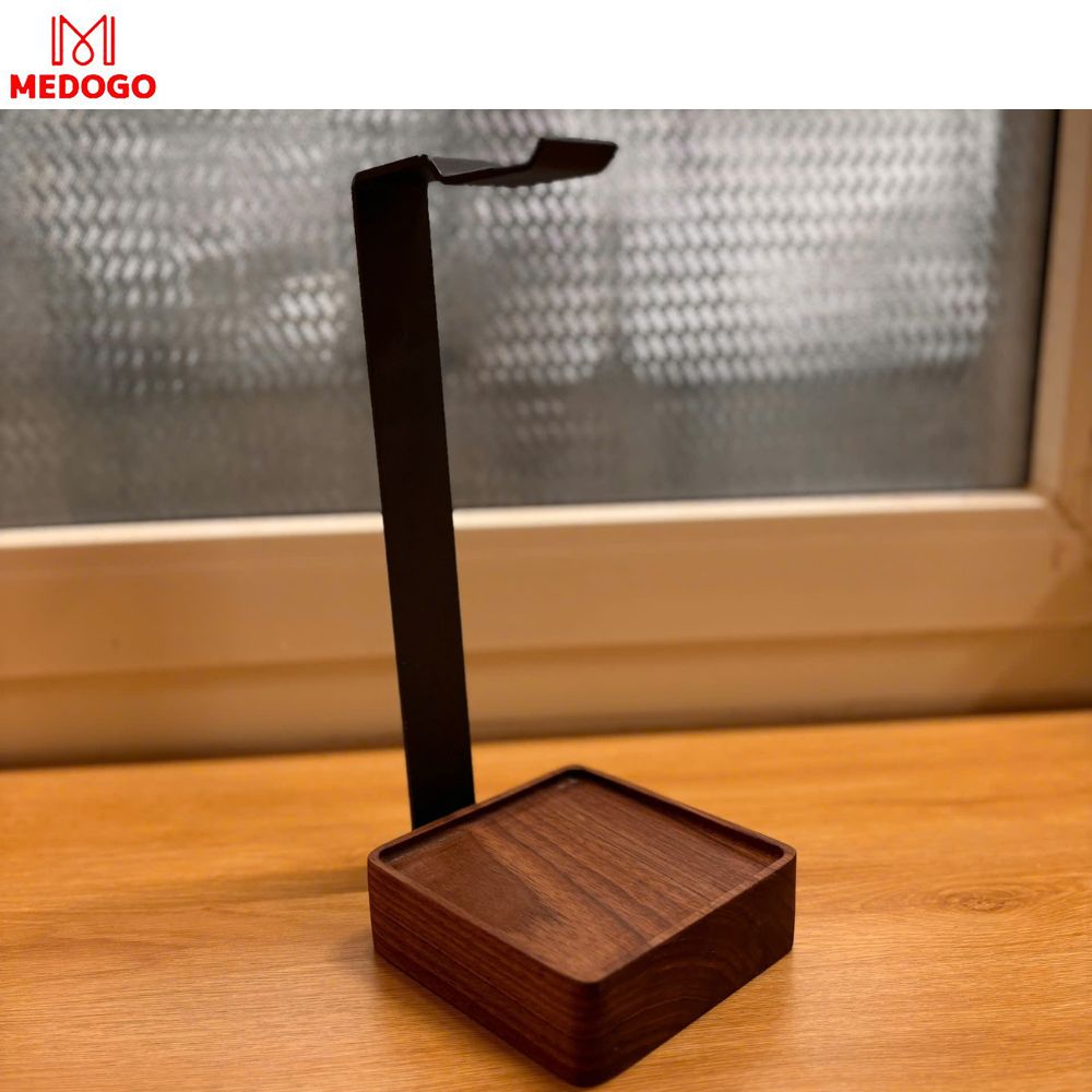 Giá Treo Tai Nghe Đế Vuông Decor Bàn Làm Việc – Gỗ Óc Chó &amp; Thép Sơn Bền Đẹp