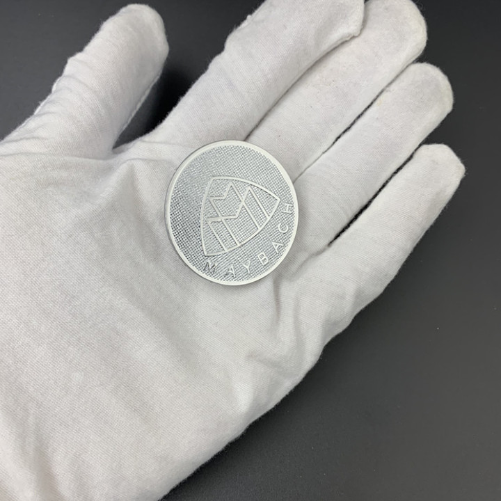 Logo nắp capo đầu xe ô tô, xe hơi  Maybach GZ88