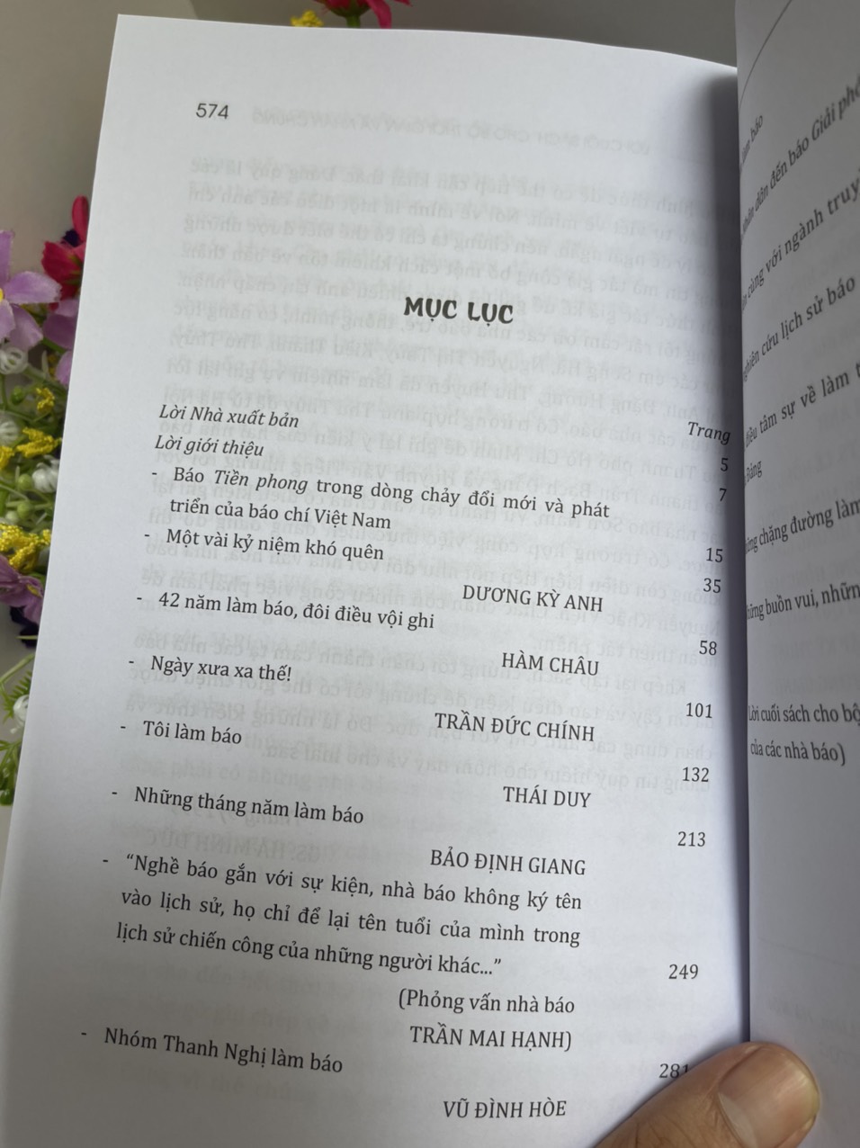 [Tái bản lần thứ 2 năm 2023] THỜI GIAN VÀ NHÂN CHỨNG (HỒI KÝ CỦA CÁC NHÀ BÁO) TẬP III - Hà Minh Đức - NXB Chính Trị Quốc Gia Sự Thật