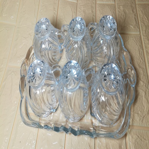 6 CHIẾC CỐC THUỶ TINH KÈM KHAY ,TRẮNG