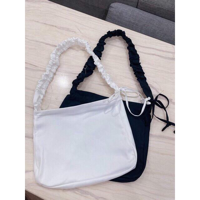 TÚI TOTE ĐEO CHÉO DÂY RÚT - VẢI CANVAS MÀU TRẮNG - ĐEN - PHONG CÁCH ULZZANG