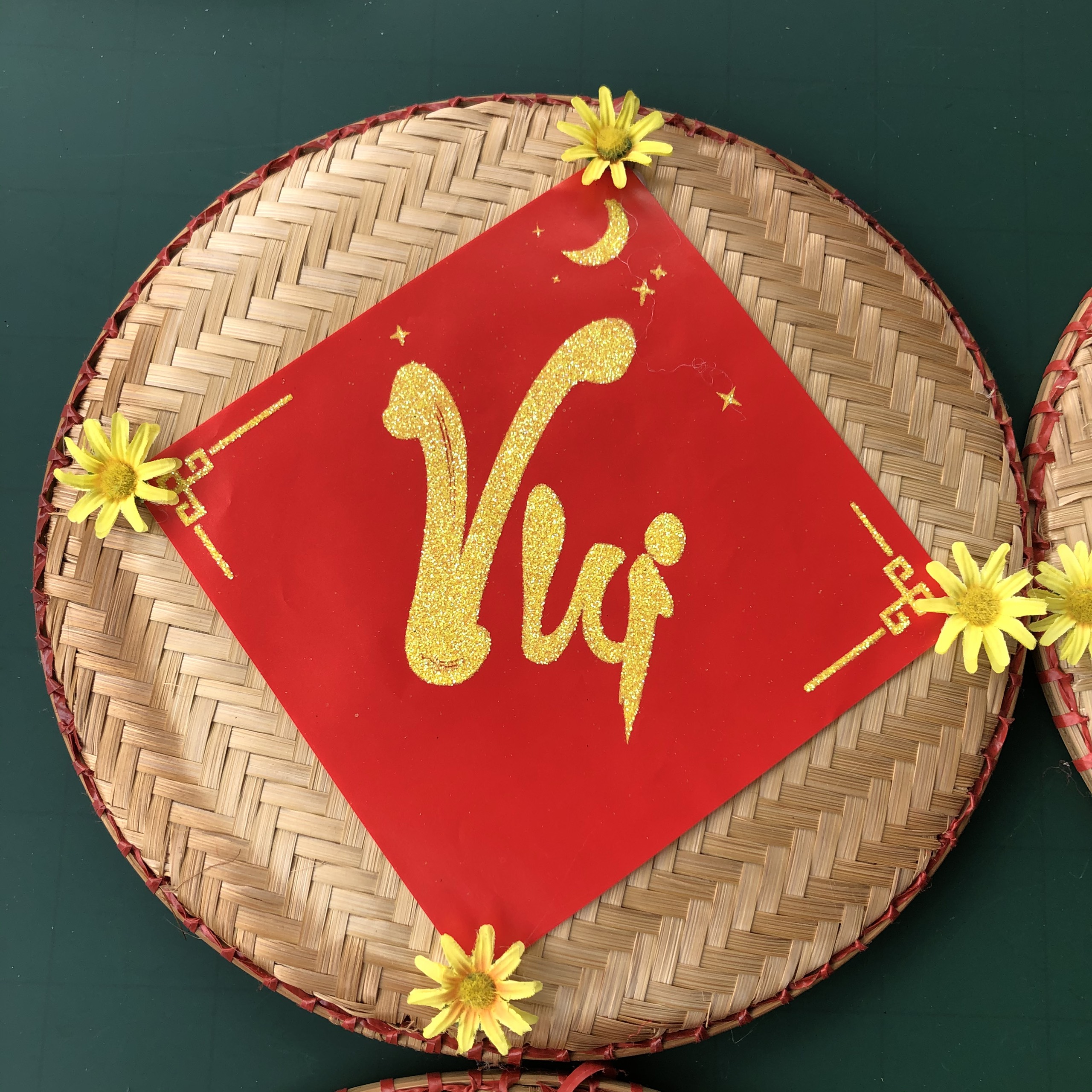 Bộ 4 mẹt tre chữ thư pháp VUI TẾT TRUNG THU treo trang trí Tết Trung thu 2022 đường kính mẹt 30cm chữ phủ nhũ lấp lánh
