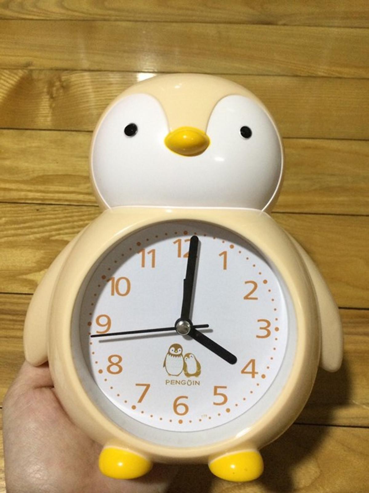 Đồng hồ báo thức chú chim cánh cụt dễ thương - màu sắc giao ngẫu nhiên