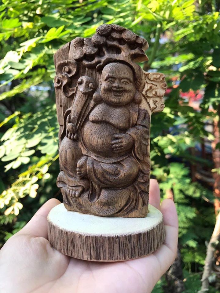 Tượng phật Di Lặc phong thủy gỗ trầm hương tốc tự nhiên cầu bình an, may mắn, sức khoẻ và tài lộc trang trí bàn làm việc, taplo xe ô tô