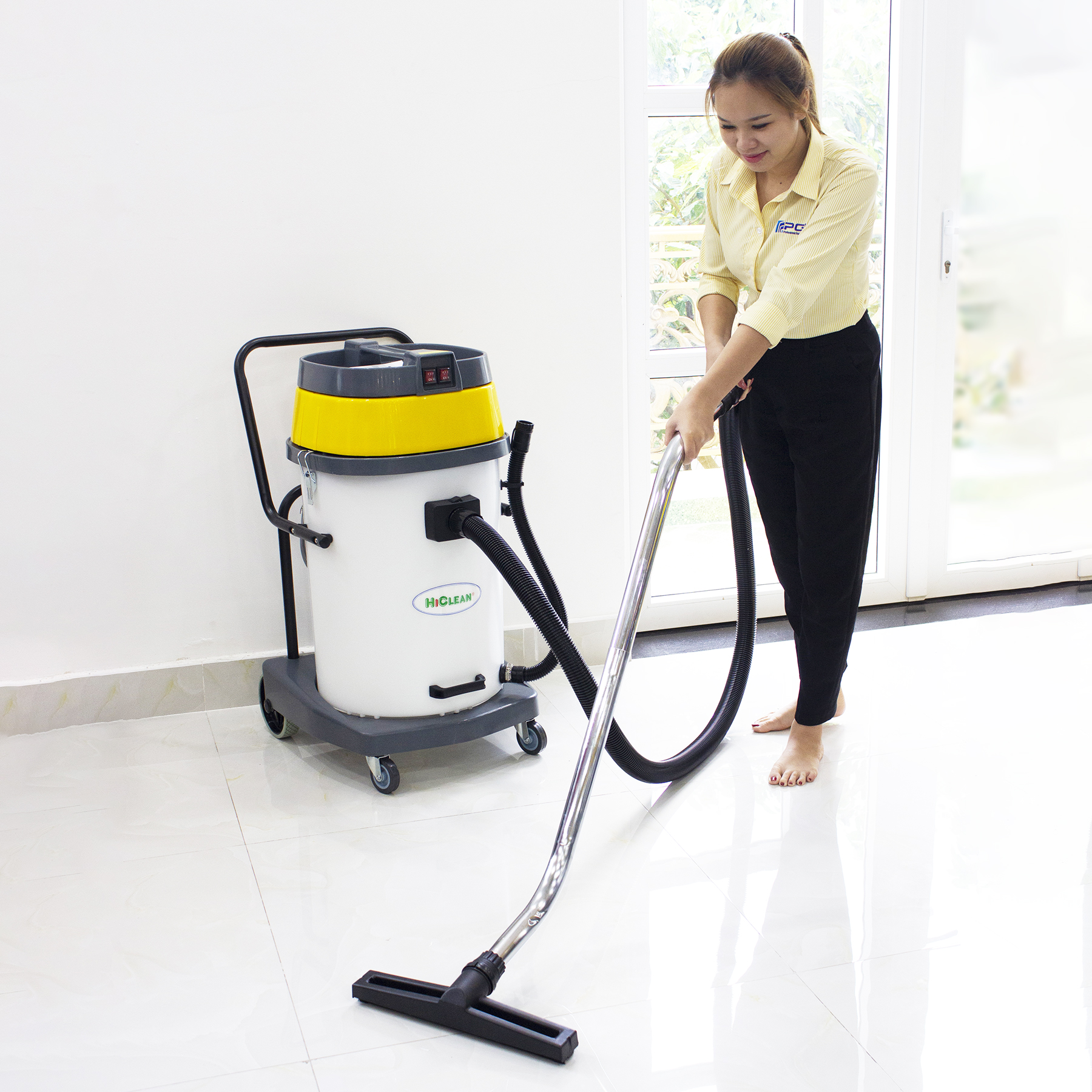 Máy hút bụi công nghiệp HiClean HC70A (thùng nhựa chống va đập, 70L) - Hàng chính hãng