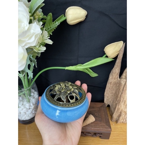 Lư xông trầm bằng gốm , lư hương sứ , có tấm lót chống nóng , chống ố vàng đáy lư kèm đế cắm nhang que , nhang vòng vô cùng tiện lợi