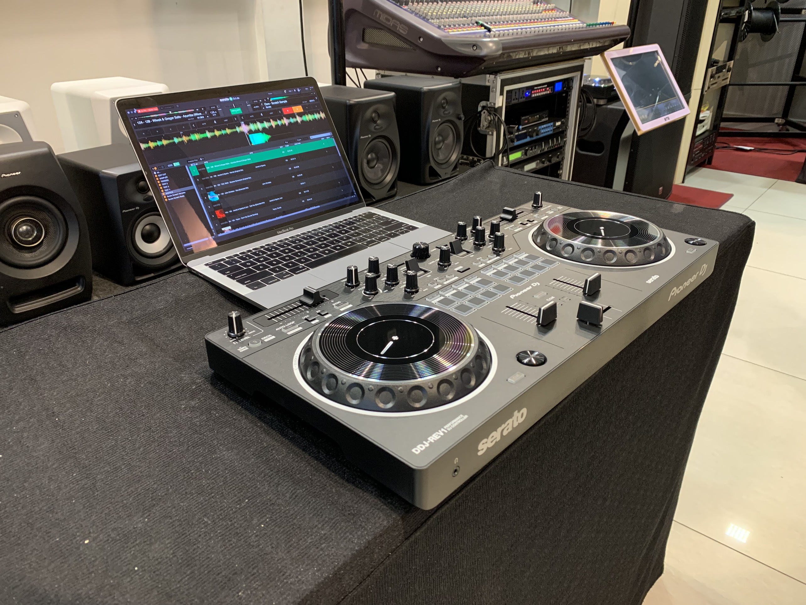 Máy DJ Controller 2 kênh sử dụng Serato  DJ  DDJ REV1 Pioneer  - Hàng chính hãng