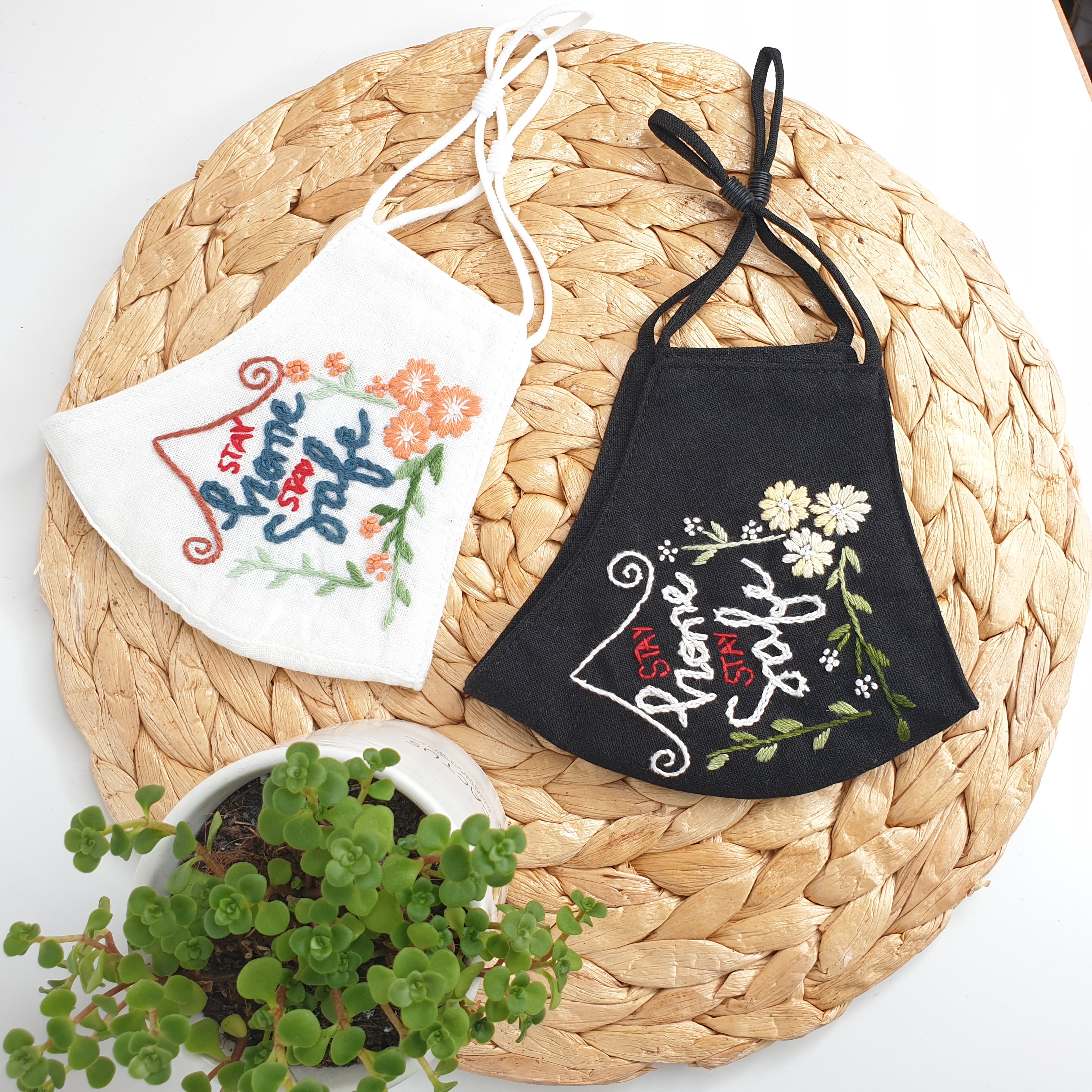 Khẩu trang thêu tay vải linen hình chữ JL200