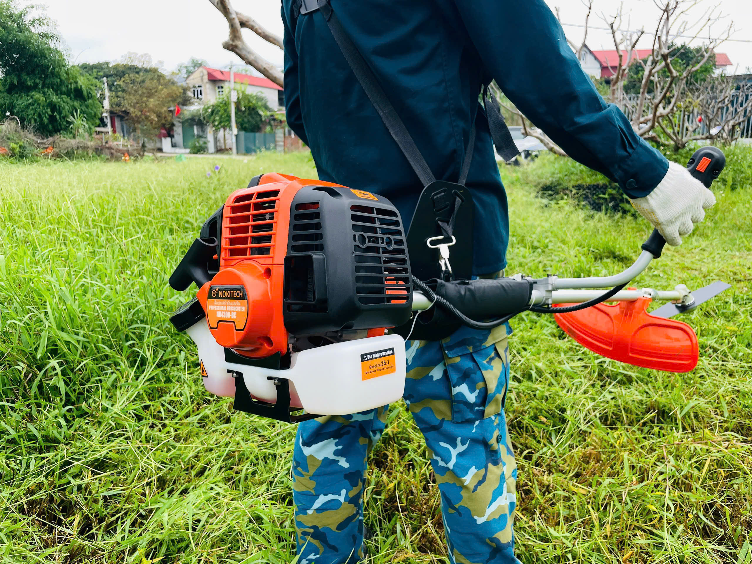 Máy cắt cỏ NOKITECH - NK4300 -BC chạy xăng - Máy phát cỏ động cơ 2 thì bảo hành 12 tháng