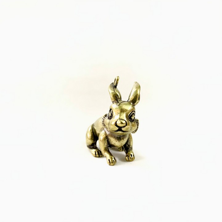 Móc Khóa Tượng Đồng Con Thỏ có kích thước 2.5 x 1.4 x 2.8cm, màu đồng dùng để làm móc khóa, trưng trên bàn, làm quà tặng lưu niệm - TMT Collection - SP005217