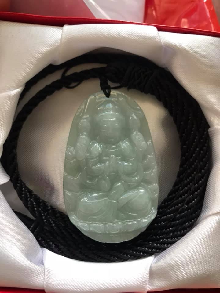 MẶT THIÊN THỦ ĐÁ CÂM THẠCH TỰ NHIÊN MÀU TRẮNG XANH NHẸ ĐỘ MỆNH NAM TUỔI TÝ MỆNH KIM THỦY MỘC SIZE CAO 49MM NGANG 31MM DẦY 6MM8 ĐEM MAY MẮN SỨC KHỎE CÔNG DANH TÀI LỘC