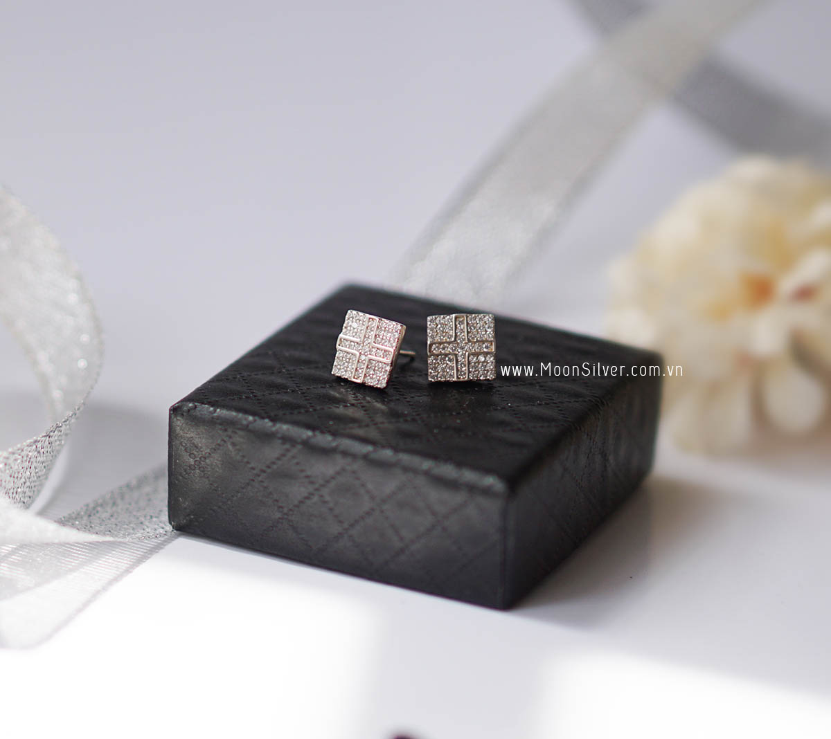 Khuyên tai bạc vuông chữ thập