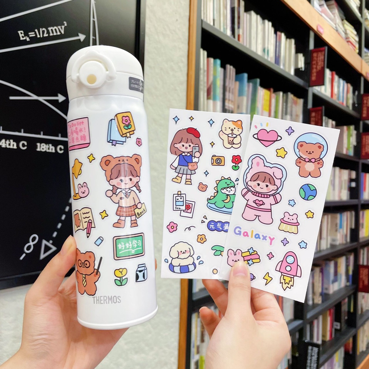 sticker 2D dán bình nước, điện thoại hình cô gái dễ thương chống nước