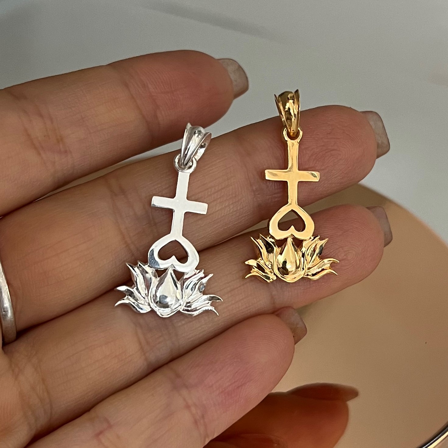 Mặt dây chuyền Thiên Tâm chất liệu Bạc mạ vàng 24K loại 2cm thiết kế thanh lịch gia công tinh xảo