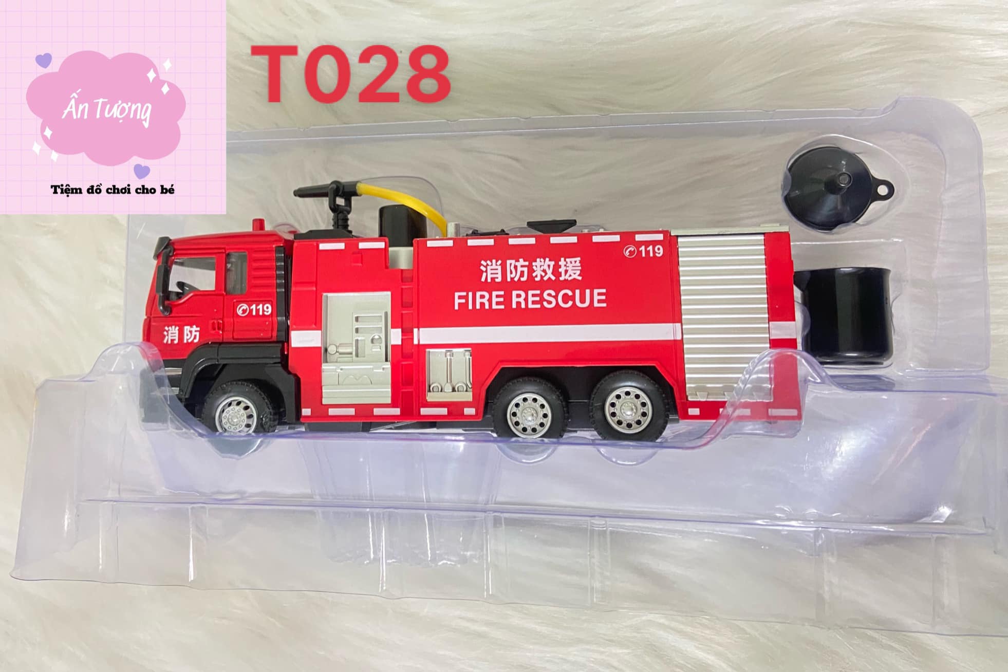 Đồ chơi mô hình xe cứu hỏa phun nước thật, đầu xe bằng kim loại chi tiết sắc sảo, chạy đà rất xa
