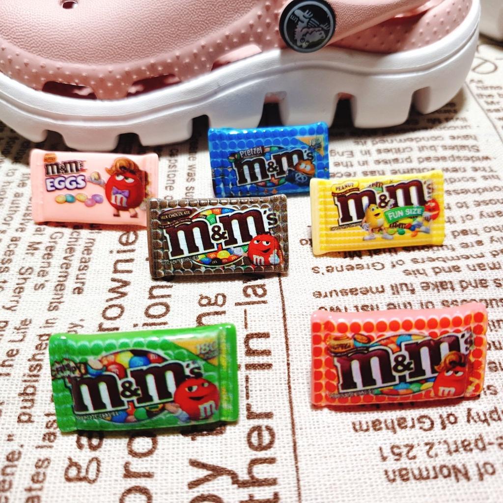 Sticker dán dép cross / nút gắn hkdesign mẫu kẹo M&M