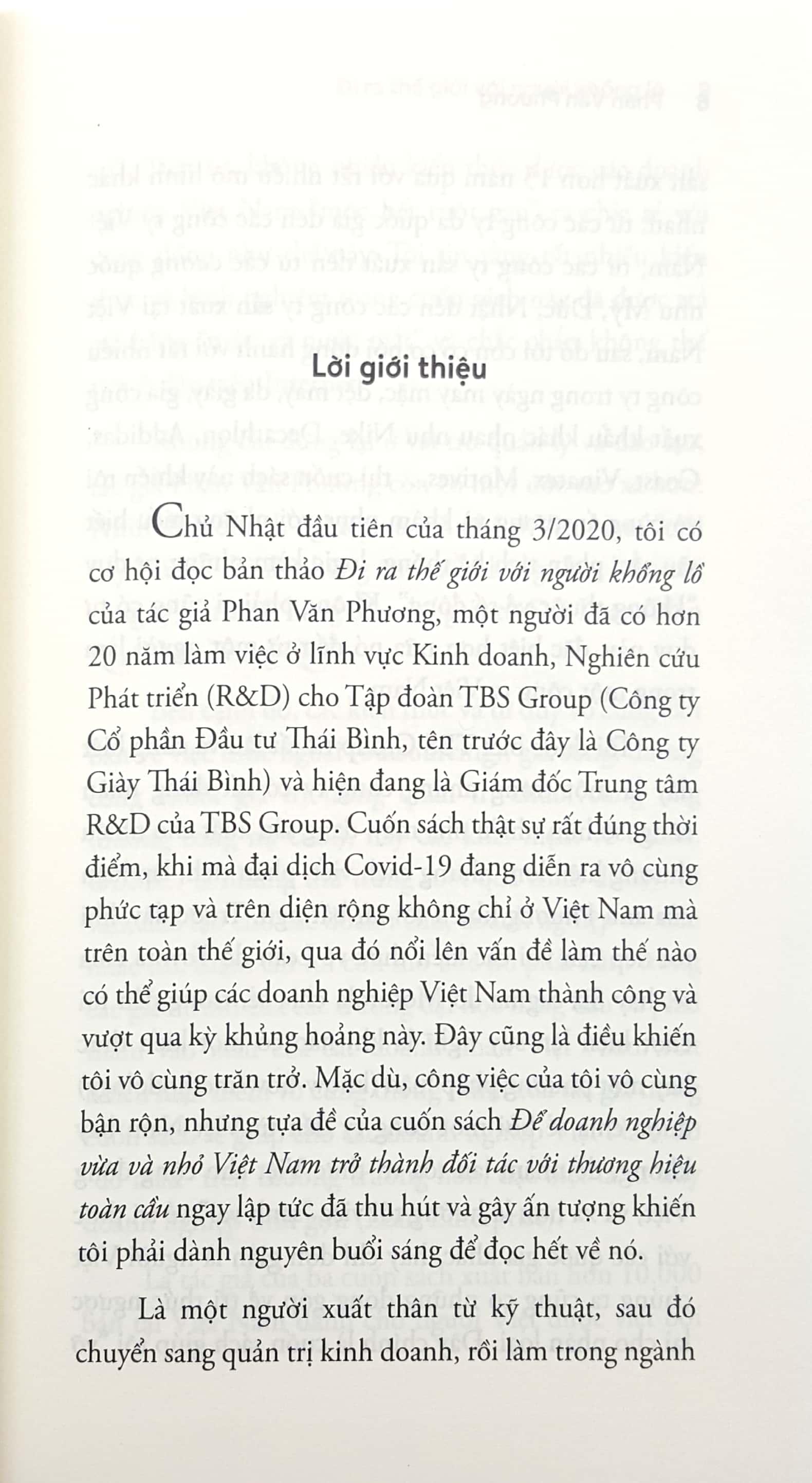 Sách Đi Ra Thế Giới Với Người Khổng Lồ