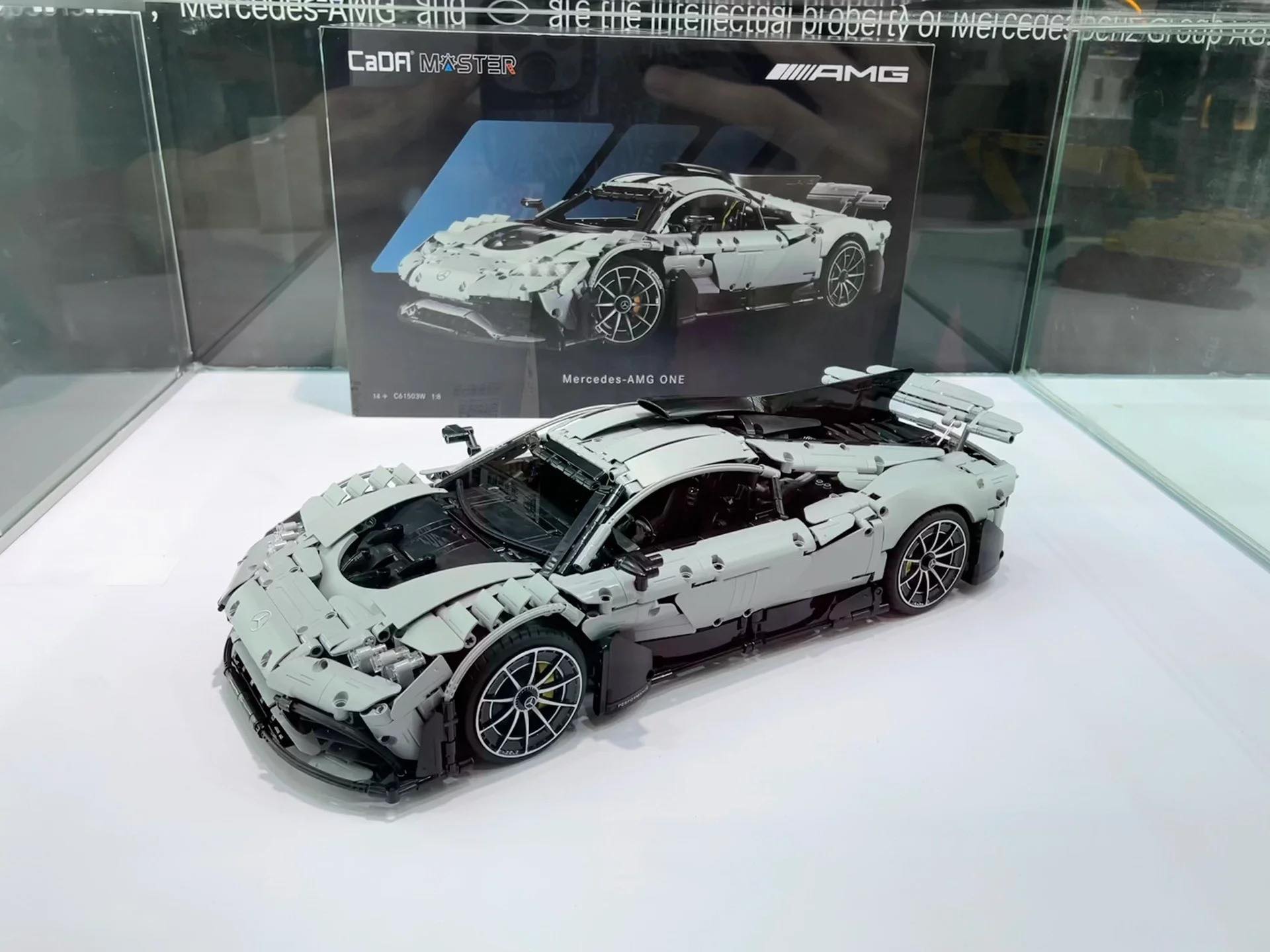 Đồ Chơi Lắp Ráp  điều khiển từ xa Siêu Xe Mercedes-AMG – CADA C61503W tỷ lệ 1:8 full RC có động cơ và tay điều khiển