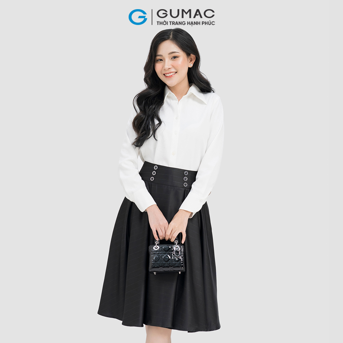 Chân váy xòe đính nút Gumac VD04056