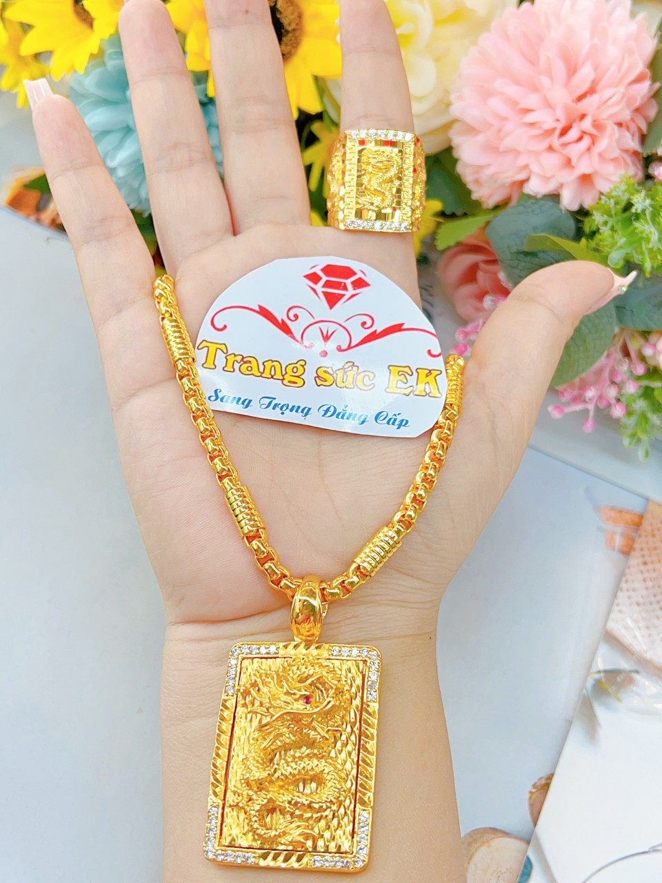 Dây chuyền mặt xoàn m,ạ 18.k siêu đẹp