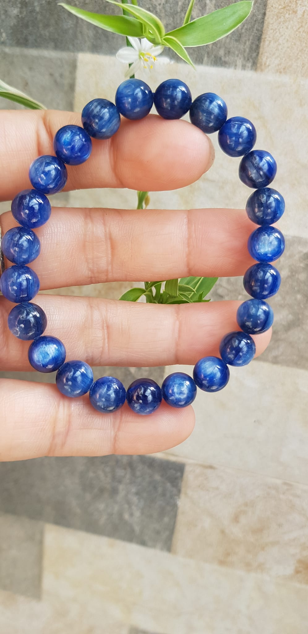 Vòng tay nữ đá  kyanite tự nhiên hay đá Sapphire nước xanh dương Đậm bóng đẹp 8mm đẹp sang tốt sức khỏe , mang lại may mắn, tài lộc nữ mệnh Thủy mệnh Mộc đeo ạ