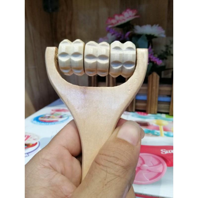 MÁT XA CẦM TAY GỖ. MASSAGER MẶT
