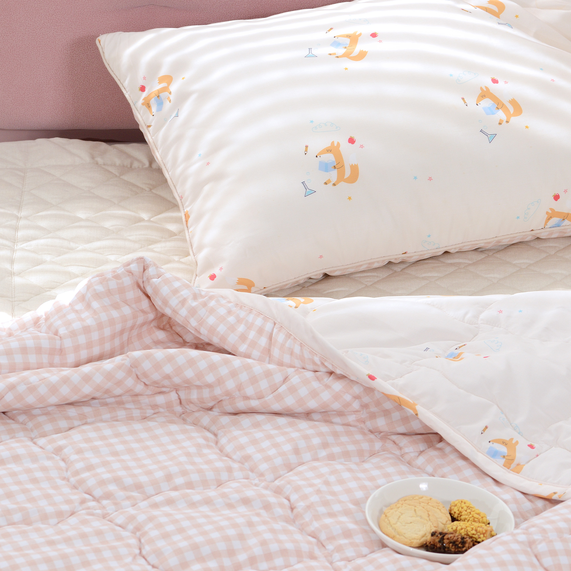 Chăn Chần Bông Arize Vải Microfiber Reading Fox 1.5x2m