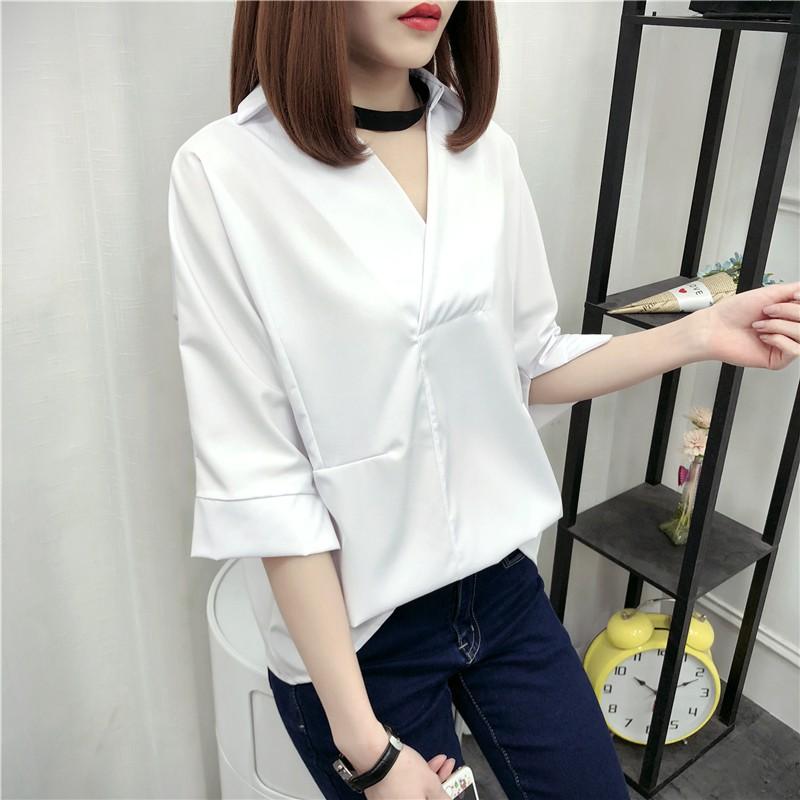 Áo sơ mi trắng tay lỡ cổ chữ V phong cách Hàn Quốc