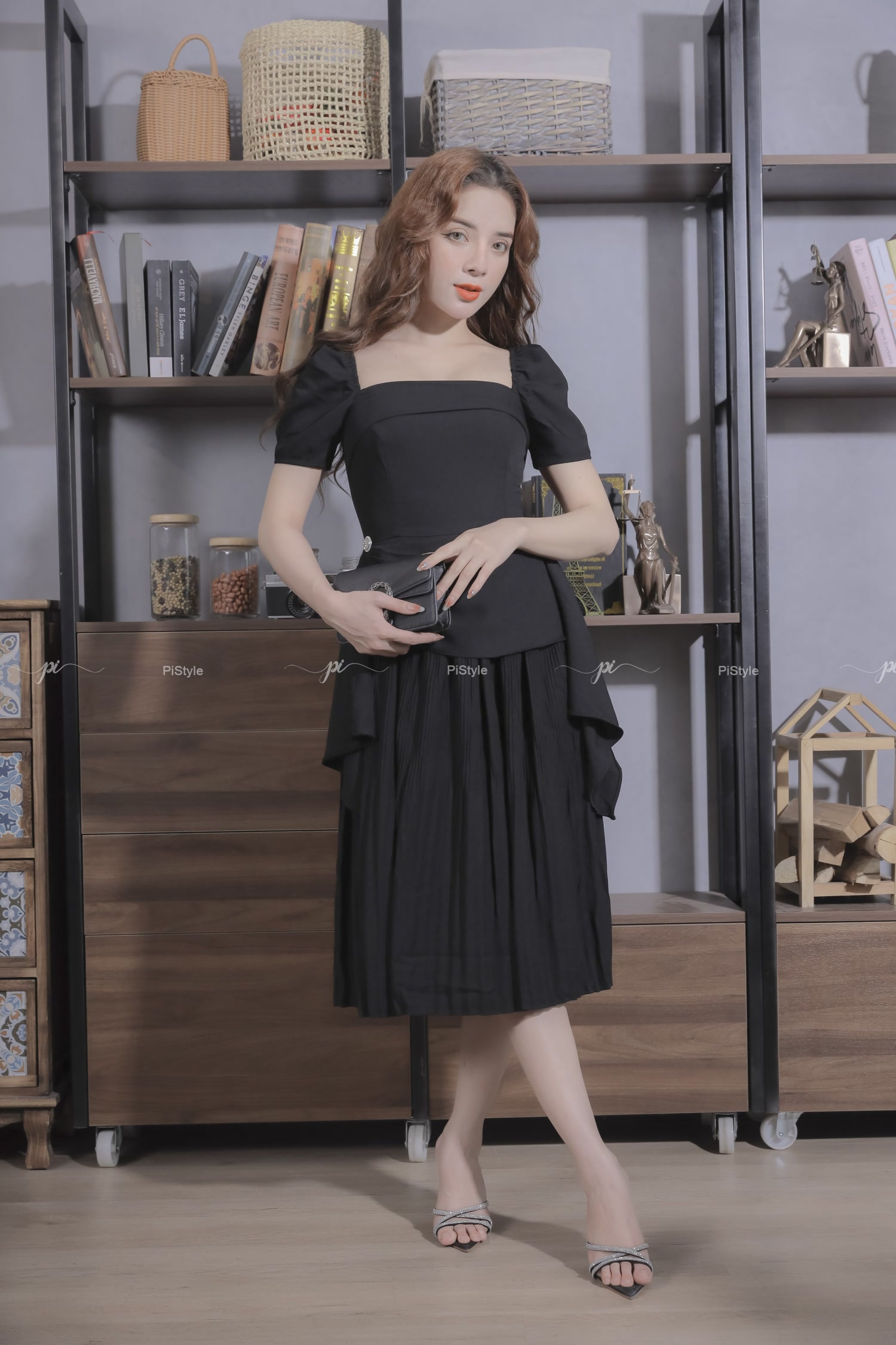 Váy Eo Cách Điệu Màu Đen 23V001 Cao Cấp Pi Style