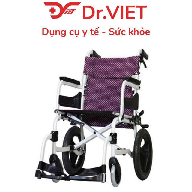 Xe lăn nhôm SOMA 215 -  siêu gọn nhẹ chỉ 9.9 KG,bánh nhỏ, bền gấp 2.5 lần xe thường. Chất liệu nhôm, siêu gọn nhẹ chỉ 9.9 kg, người cao tuổi có  thể nâng bằng một tay.  Đây cũng là loại xe hiếm hoi có độ rộng phủ bì chỉ 57 – 59 cm