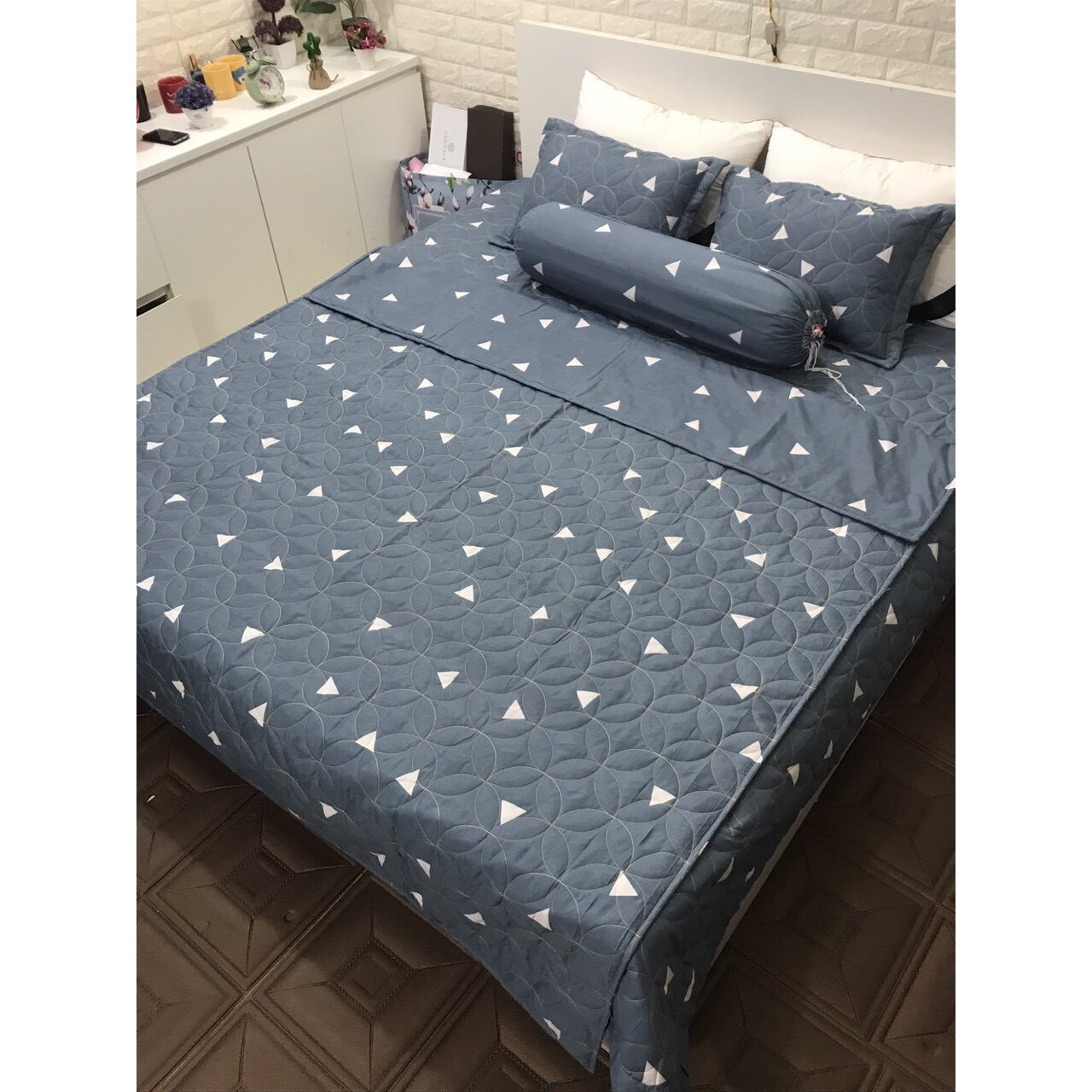 BỘ GA PHỦ CHẦN BÔNG 5 MÓN COTTONG POLY - TAM GIÁC XÁM