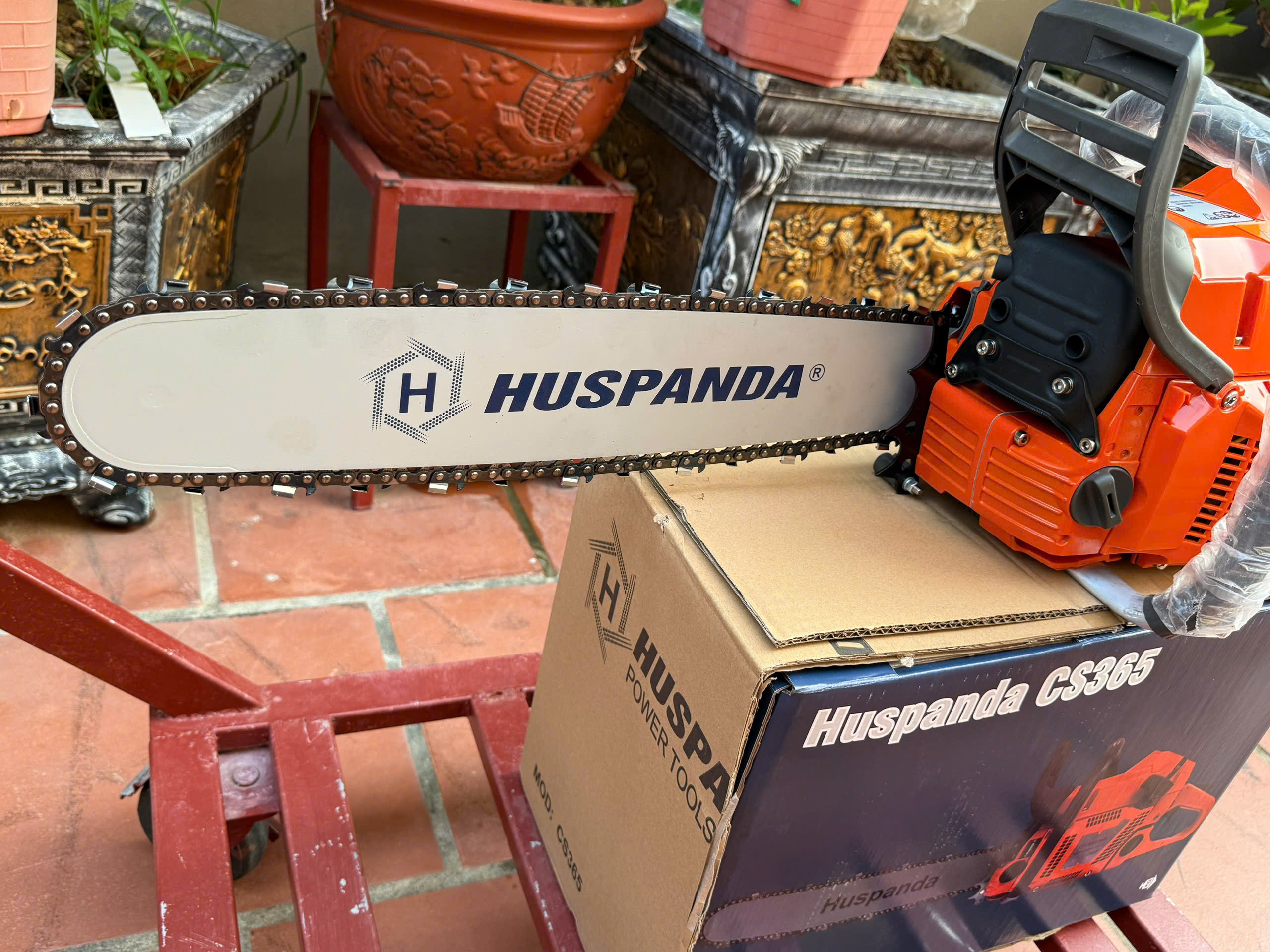 Máy cưa xích HUSPANDA 365 lam đúc latinh 60cm kèm phụ kiện tặng dũa - bảo hành 12 tháng