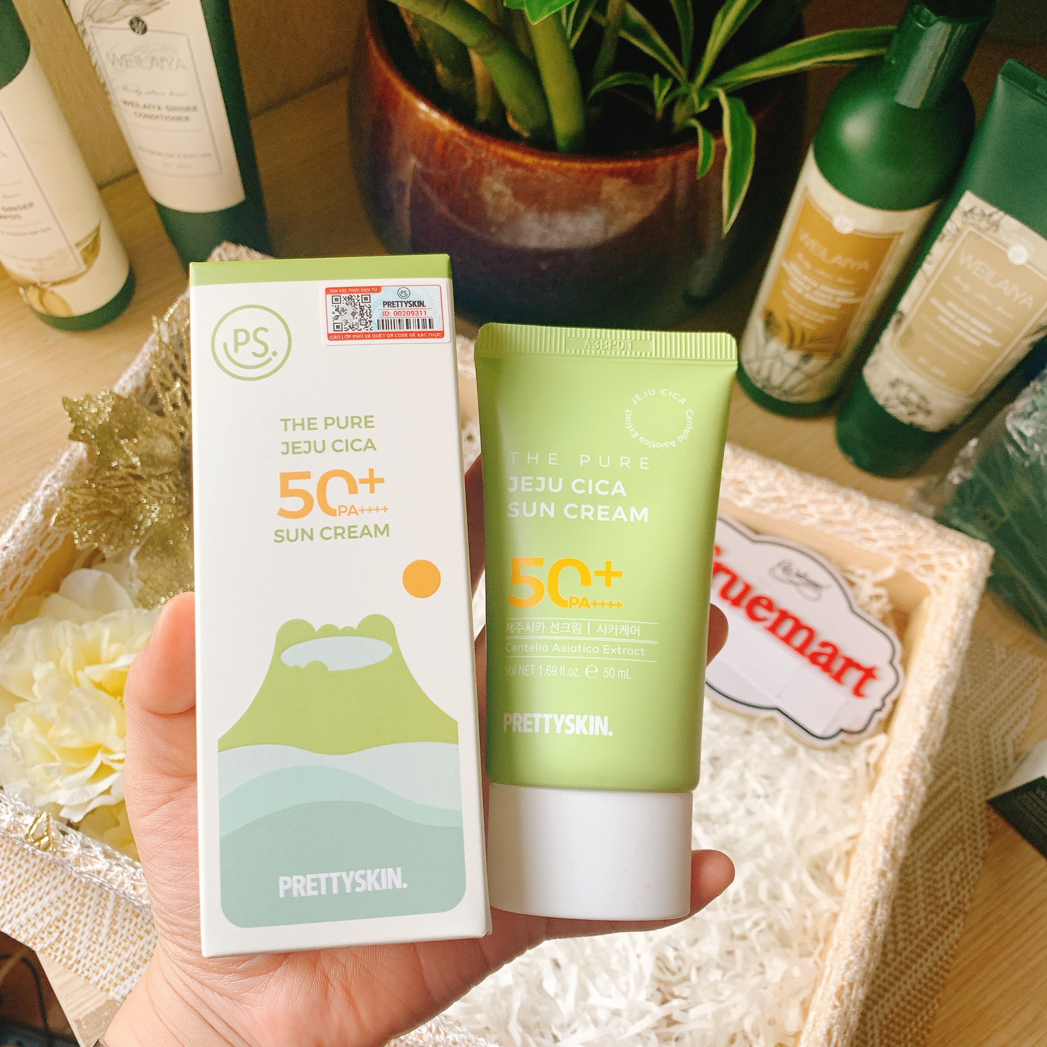 Kem chống nắng rau má PrettySkin The Pure Jeju Cica Sun Cream SPF50+ PA++++ 50ml 