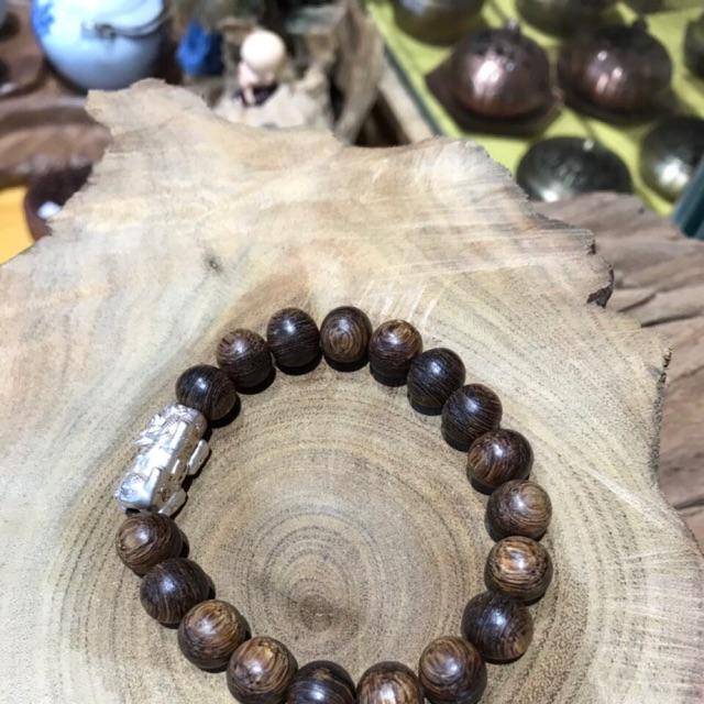 Vòng trầm hương sánh chìm tỳ hưu