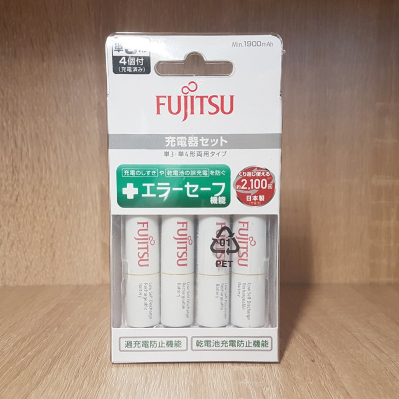 Box sạc kèm 4 pin AA Fujitsu HR-3UTC 1900mAh hàng nội địa box Nhật - made in JAPAN Hàng Nhập Khẩu
