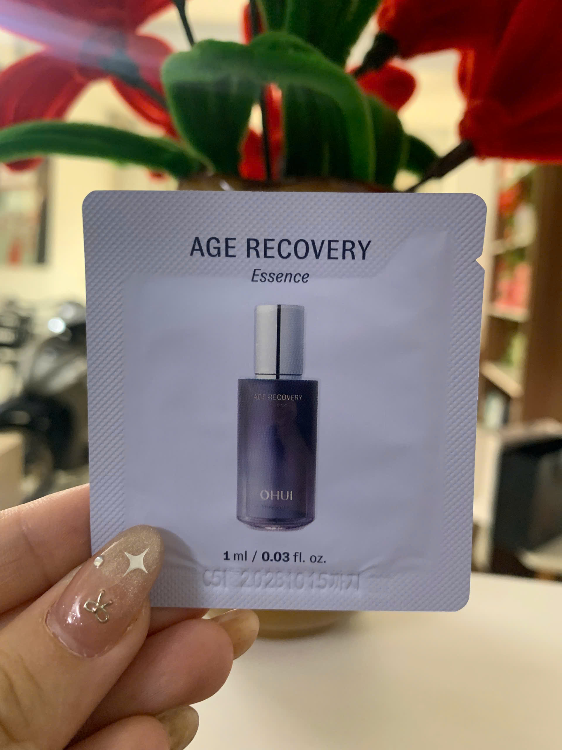 Combo 30 gói Tinh chất bổ sung collagen cải thiện nếp nhăn OHUI Age Recovery Essence 1ml