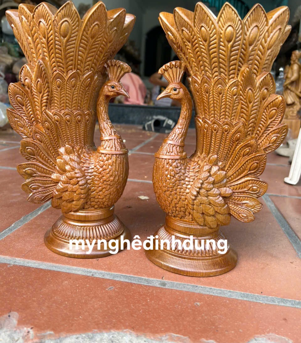 Cặp  chim công cắm hoa phong thủy cầu tài lộc bằng gỗ bách xanh thơm nức cao 30x15x12cm